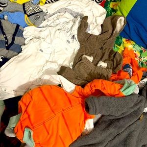 80 items of baby clothes and shoes